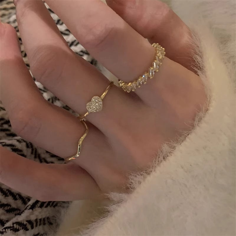 Kultasormus, jossa on timantti ja tyylikäs muotoilu - Täydellinen kihlasormus